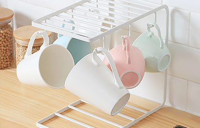 주방 컵용 금속 선반을 선택하는 방법