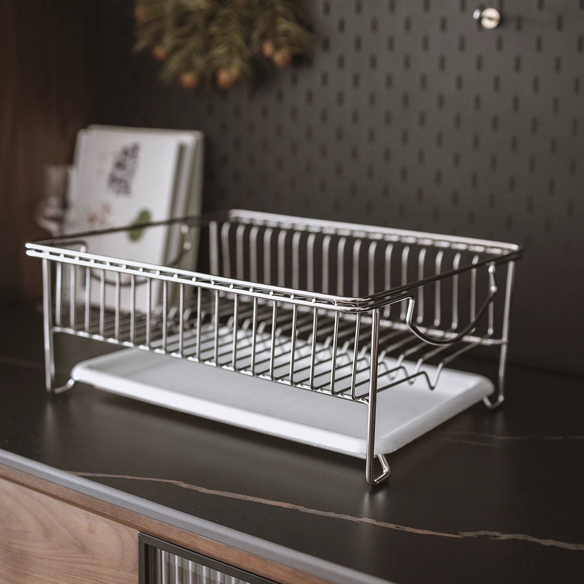 금속 홈 스토리지 랙은 나무 스토리지 랙과 어떻게 비교됩니까?